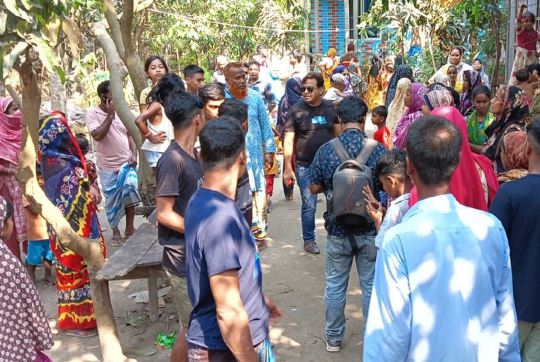 মুন্সীগঞ্জে বাড়িঘরে পাল্টাপাল্টি হামলা, ভাঙচুর ও লুটপাটের অভিযোগ