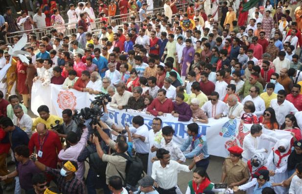 মঙ্গল শোভাযাত্রায় স্বতঃস্ফূর্ত অংশগ্রহণ