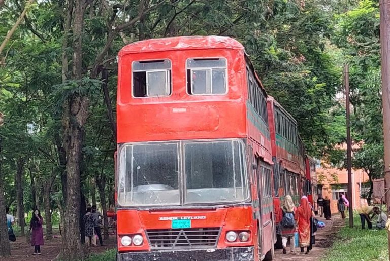 জাবিতে শুদ্ধাচারের পুরস্কার পাচ্ছেন বাস কন্ডাক্টর জব্বার