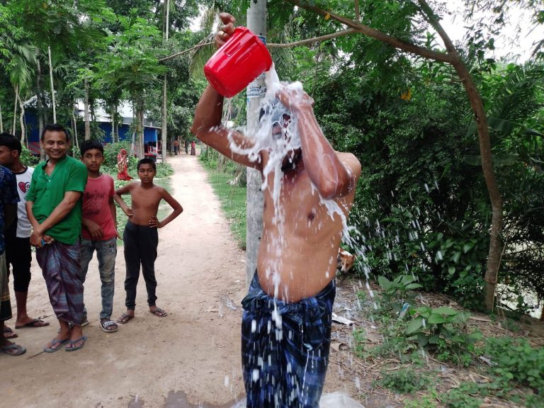 স্ত্রীর মামলা হতে খারিজ দুধ দিয়ে গোসল