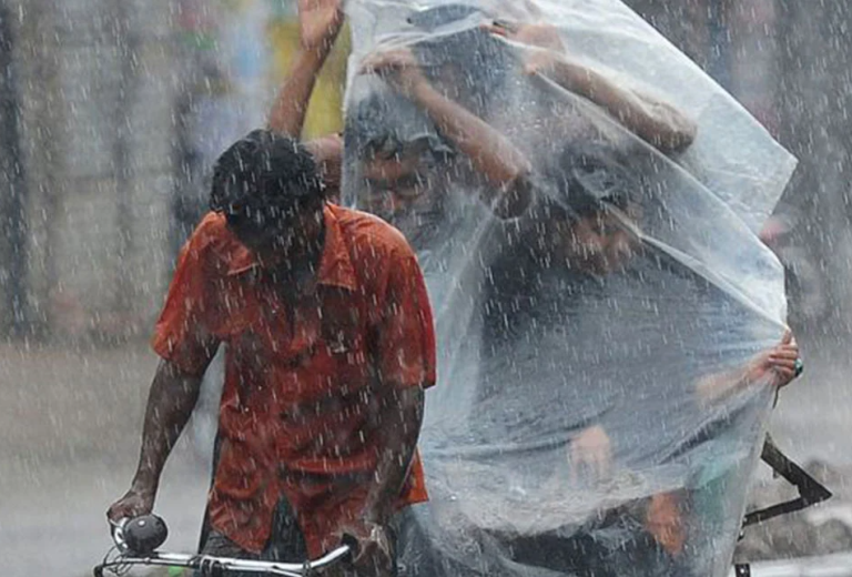 অবশেষে রাজধানীতে স্বস্তির বৃষ্টি