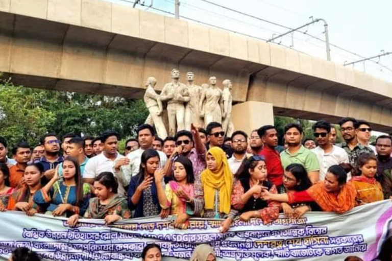 বাজেটকে স্বাগত জানিয়ে ছাত্রলীগের আনন্দমিছিল