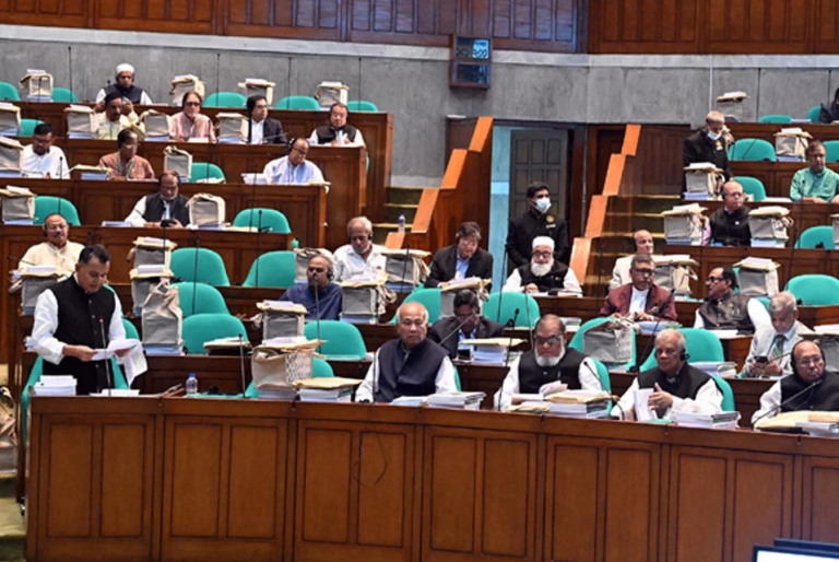 ১৪২ তলা আইকনিক টাওয়ার নির্মাণের পরিকল্পনা রয়েছে : অর্থমন্ত্রী