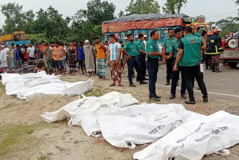 সিলেটে সড়ক দুর্ঘটনা: দুই চালকের বিরুদ্ধে মামলা, আরও একজনের মৃত্যু