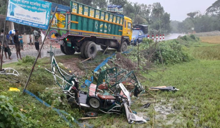 ট্রাক-অটোরিকশার মুখোমুখি সংঘর্ষে নিহত ৪