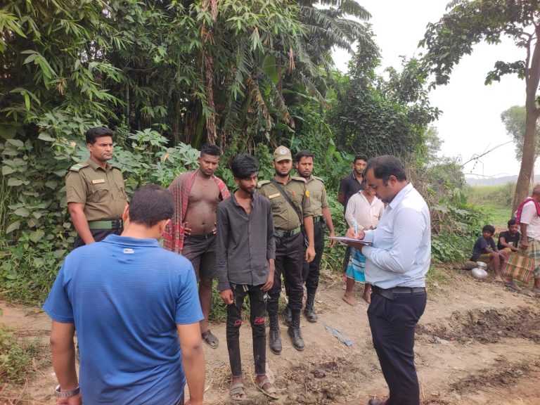 দৌলতপুরে কৃষি জমি থেকে মাটি উত্তোলনে জরিমানা