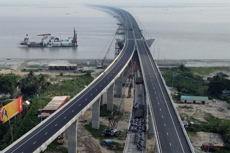 পদ্মা সেতুতে যান চলাচল স্বাভাবিক, ফাঁকা এক্সপ্রেসওয়ে