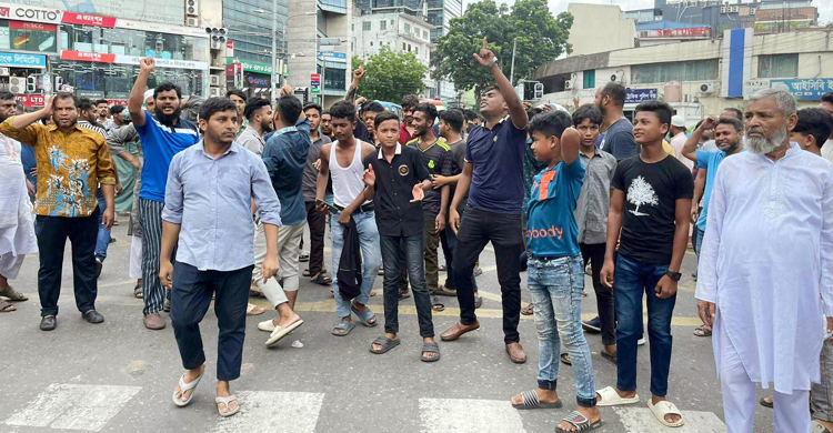 গুলশান শপিং সেন্টার সিলগালা: সড়ক অবরোধ করে ব্যবসায়ীদের বিক্ষোভ