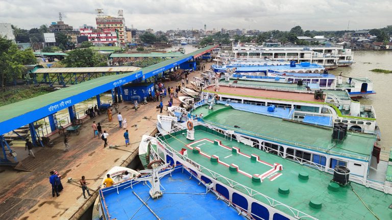 ২২ ঘণ্টা পর নৌযান চলাচলের অনুমতি দিয়েছে বিআইডব্লিউটিএ