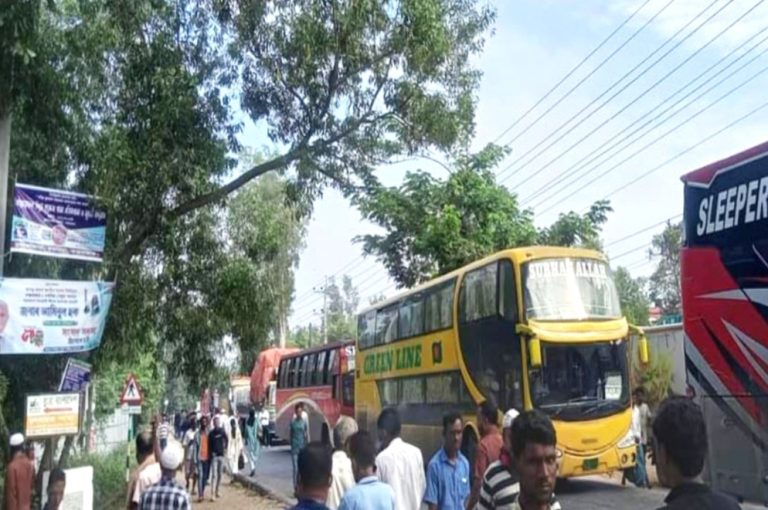 কক্সবাজারের চকরিয়ায় ‘রাস্তা পার হওয়ার সময়’ বাসের ধাক্কায় দুই শিশু নিহত হয়েছে