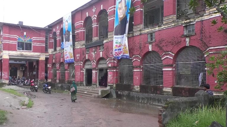 বিষপান করে কেন্দ্রে এসে জ্ঞান হারাল এইচএসসি পরীক্ষার্থী