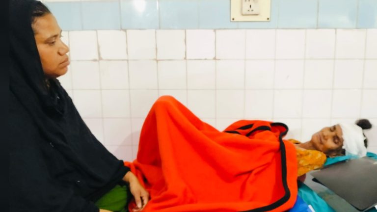 রায়পুরায় বাড়িতে হামলা-ভাঙচুর, গুরুতর আহত বৃদ্ধার চিকিৎসাধীন মৃত্যু